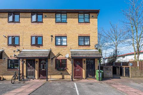 Studio to rent, Seymour Gardens, Brockley, London, SE4
