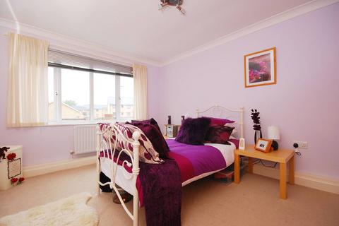 2 bedroom flat to rent, Colegrove Road, Peckham, London, SE15