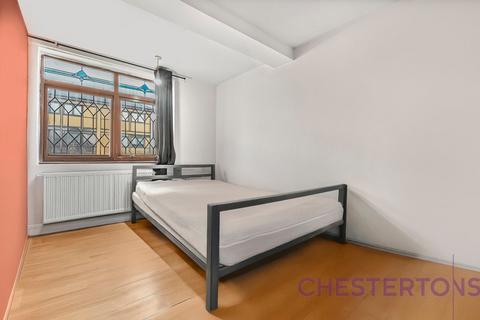 3 bedroom flat to rent, Seyssel Street, London