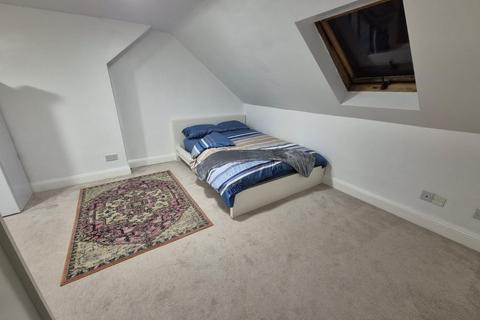 1 bedroom in a house share to rent, Douglas Crescent, Hayes UB4