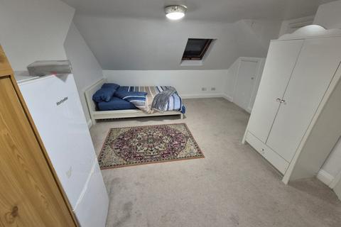 1 bedroom in a house share to rent, Douglas Crescent, Hayes UB4