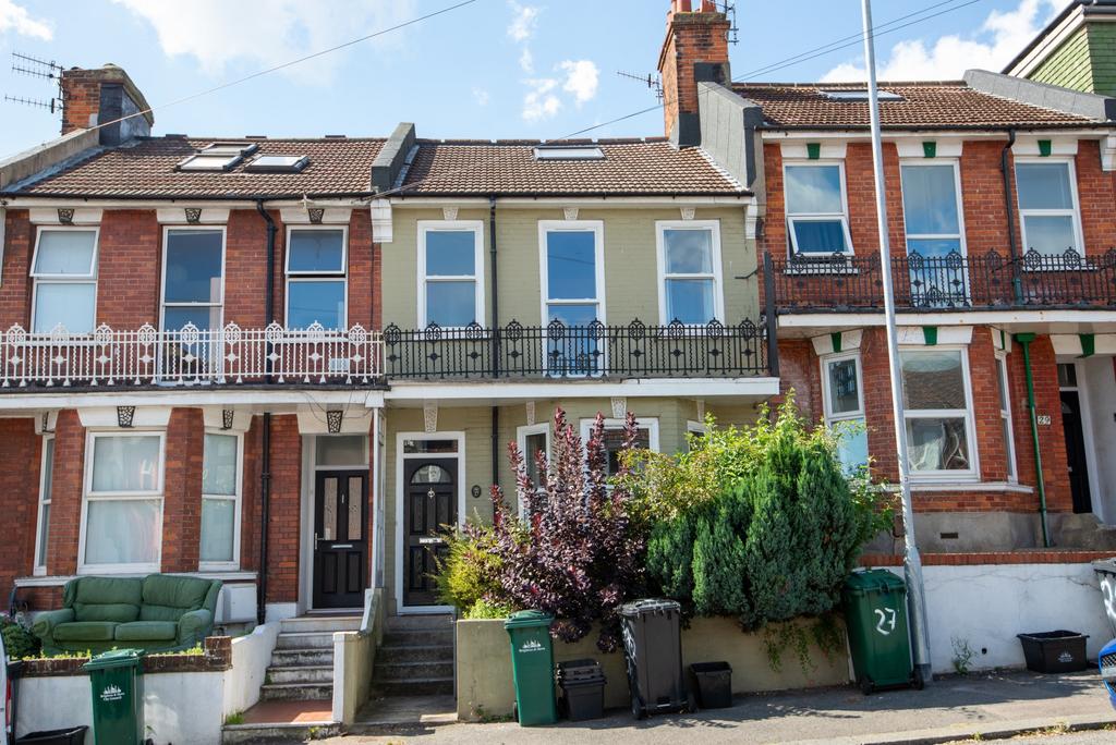 Attractive tree-lined terraced house frontage w...
