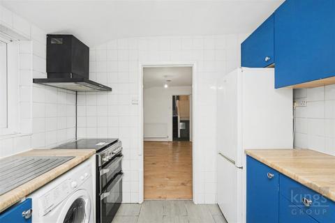 2 bedroom flat for sale, Beaconsfield Road, London