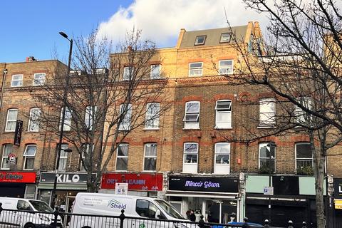 Studio to rent, Holloway Road, London N7