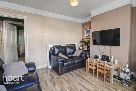 2 bedroom terraced house for sale, St Georges Square, Maidstone