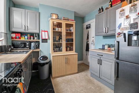 2 bedroom terraced house for sale, St Georges Square, Maidstone