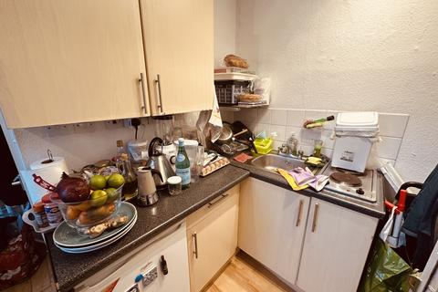 Studio to rent, Brecknock Road, London N19