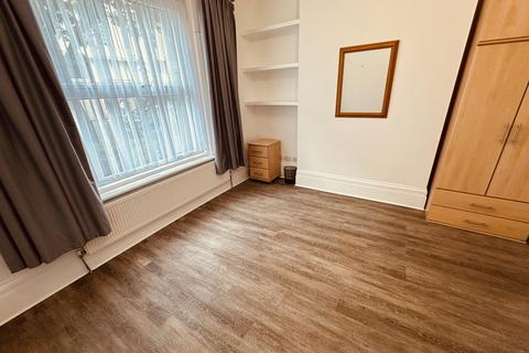 2 bedroom flat to rent, Sussex Way, London N7