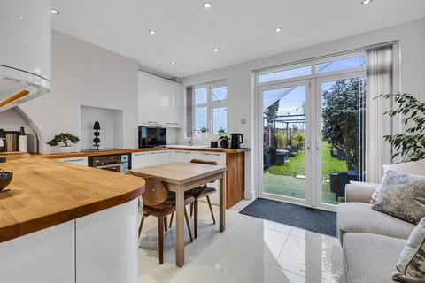 2 bedroom terraced house for sale, Cross Road, Romford, RM7