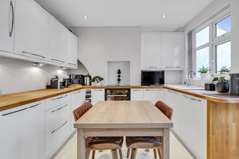 2 bedroom terraced house for sale, Cross Road, Romford, RM7