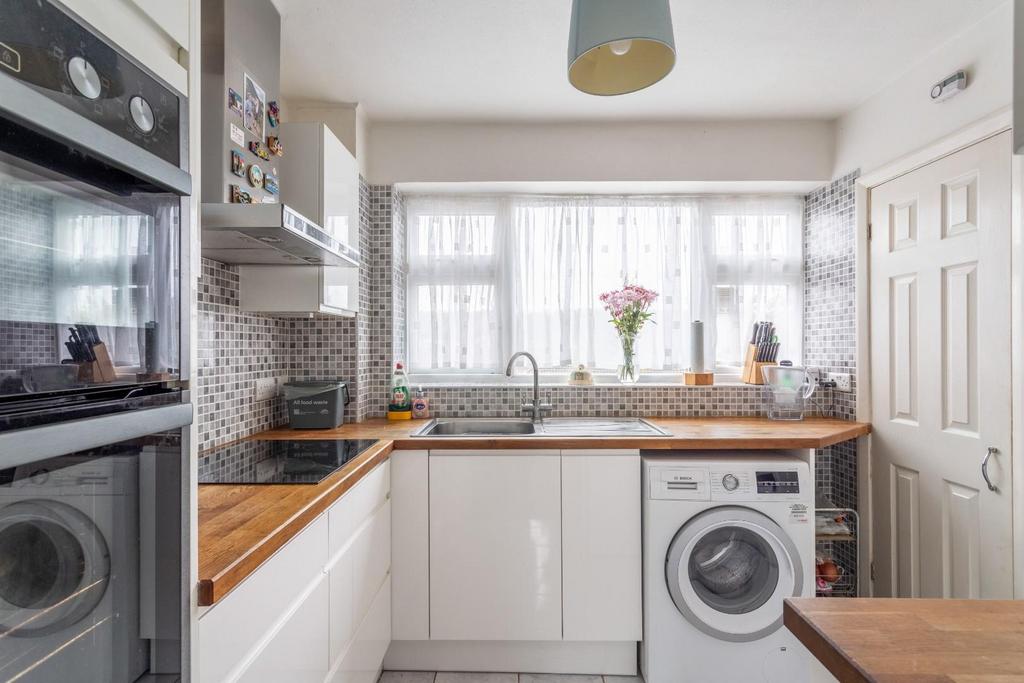 Kitchen (1).jpg