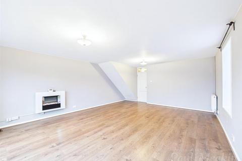 3 bedroom end of terrace house for sale, Charlwood, The Green, Croydon