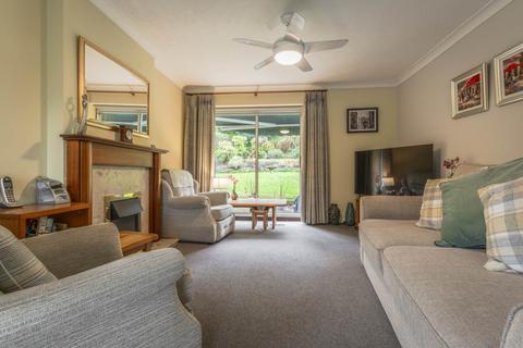 4 bedroom detached house for sale, Andrews Close, Tunbridge Wells (no chain)