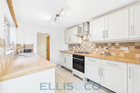 3 bedroom terraced house to rent, Dernier Road, Tonbridge, Kent, TN10