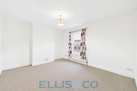 3 bedroom terraced house to rent, Dernier Road, Tonbridge, Kent, TN10