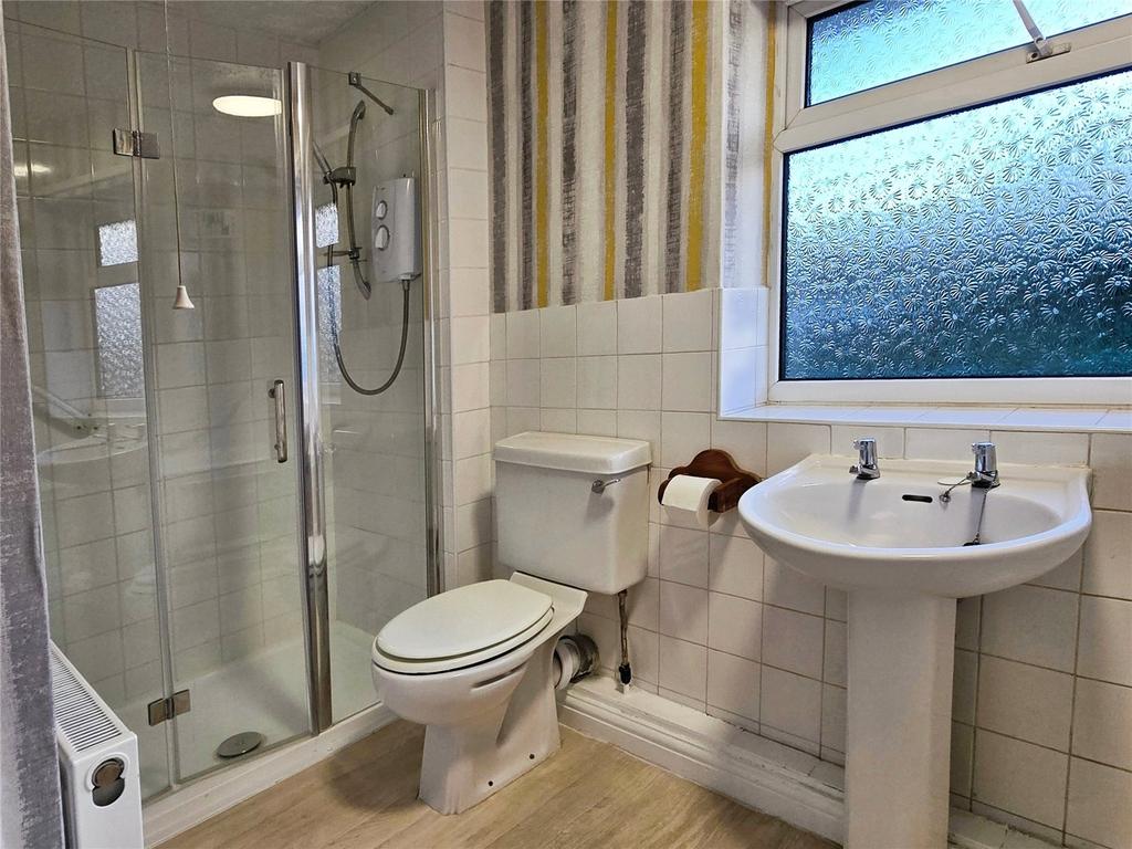 Bath/Shower Room