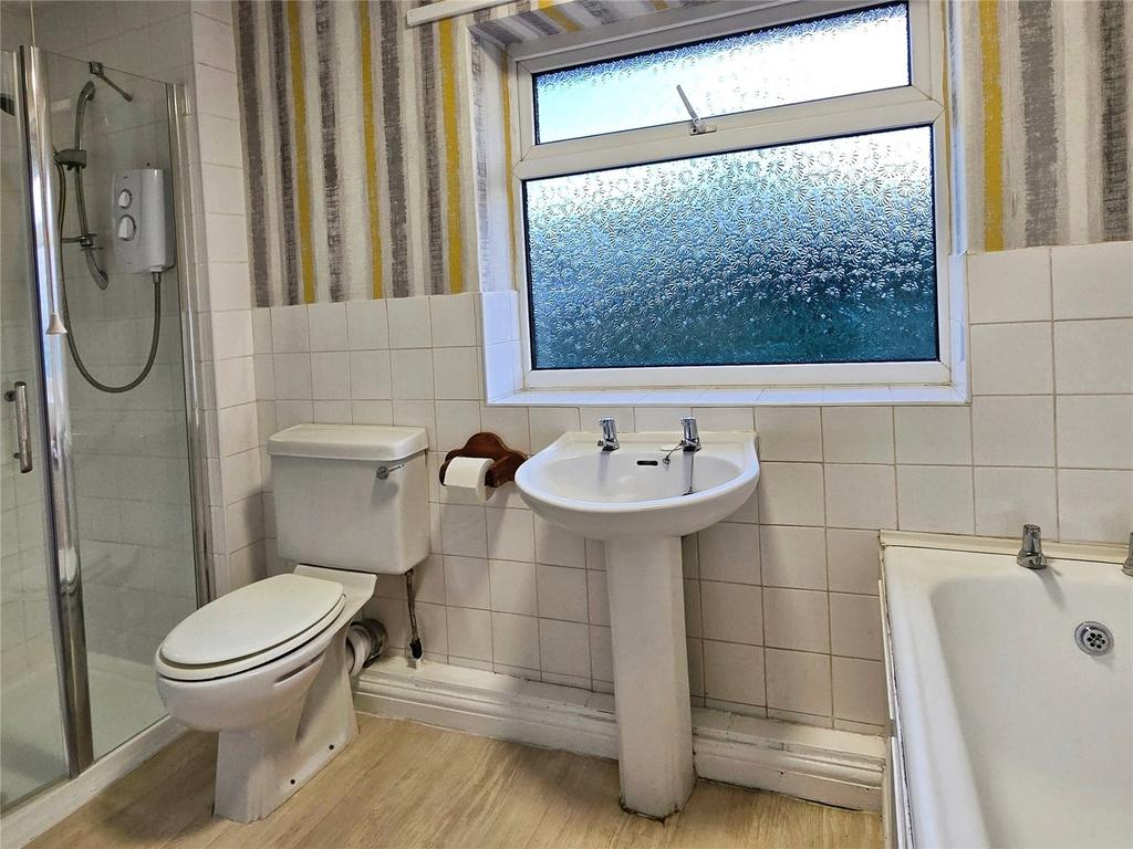 Bath/Shower Room