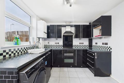 3 bedroom terraced house to rent, Springhouse Road, Corringham, SS17