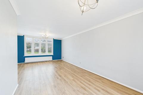 3 bedroom terraced house to rent, Springhouse Road, Corringham, SS17
