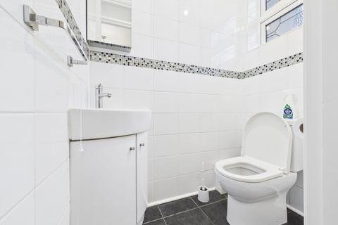 3 bedroom terraced house to rent, Springhouse Road, Corringham, SS17