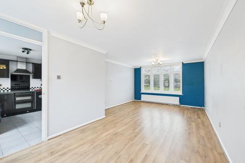 3 bedroom terraced house to rent, Springhouse Road, Corringham, SS17