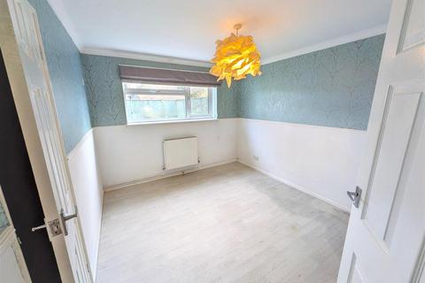 2 bedroom flat for sale, Foxes Croft, Barnham