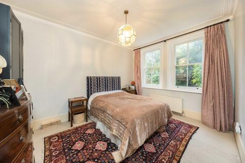 2 bedroom flat to rent, Prince Of Wales Drive, London SW11