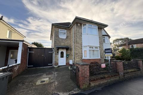 3 bedroom detached house for sale - Mayors Walk, PETERBOROUGH PE3