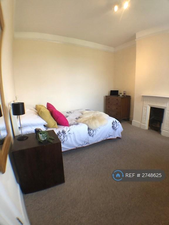 First Floor Middle Bedroom