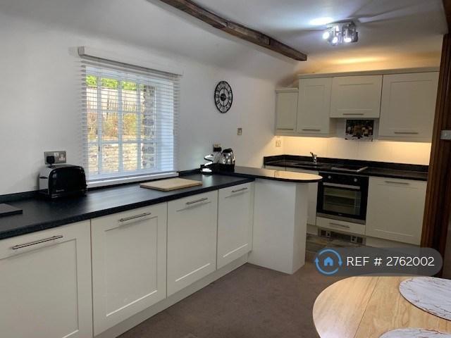 Kitchen - Fitted Fridge And Freezer