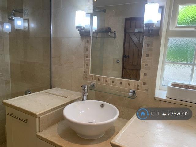 2nd Large Shower Room