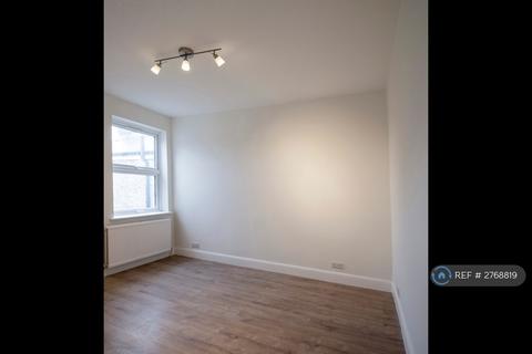 1 bedroom in a house share to rent, Coniston Road, London, N17