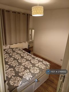 1 bedroom in a house share to rent, Vicarage Road, London, E15