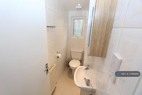 Studio to rent, Belsize Park, London, NW3