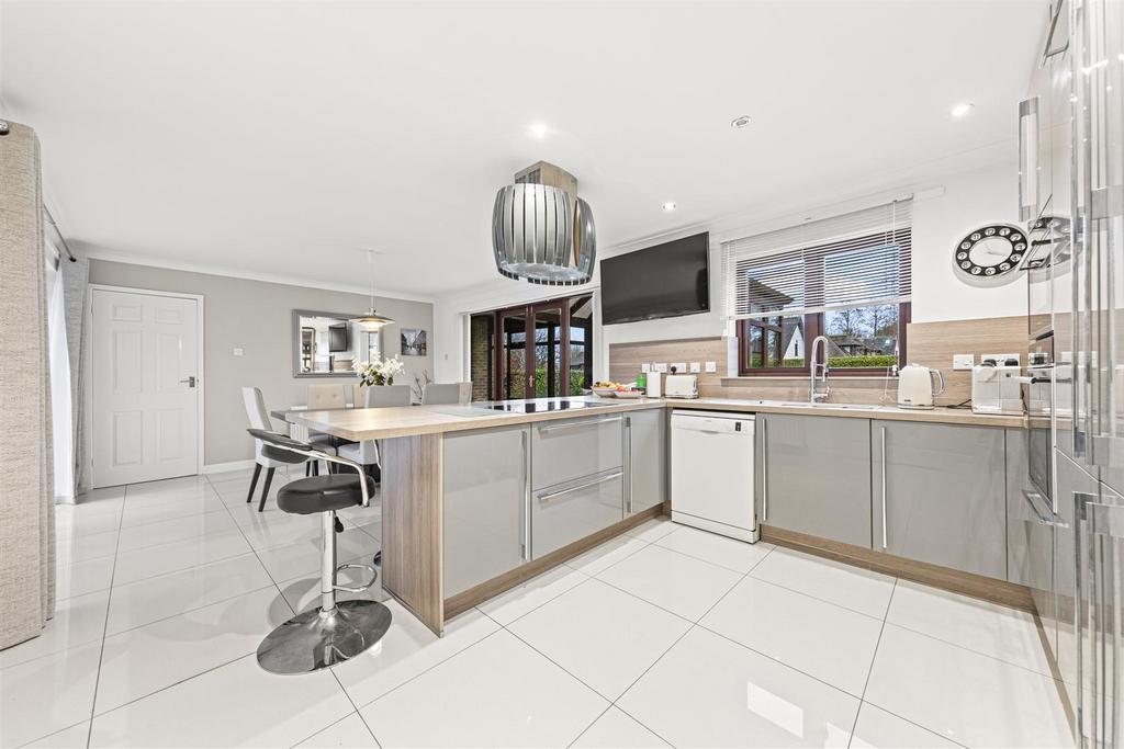 2 Redland Dr Web24.jpg