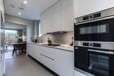 3 bedroom ground floor flat to rent, Viney Court 78 Kings Avenue