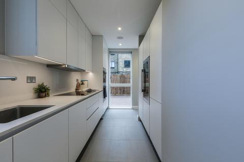 3 bedroom ground floor flat to rent, Viney Court 78 Kings Avenue