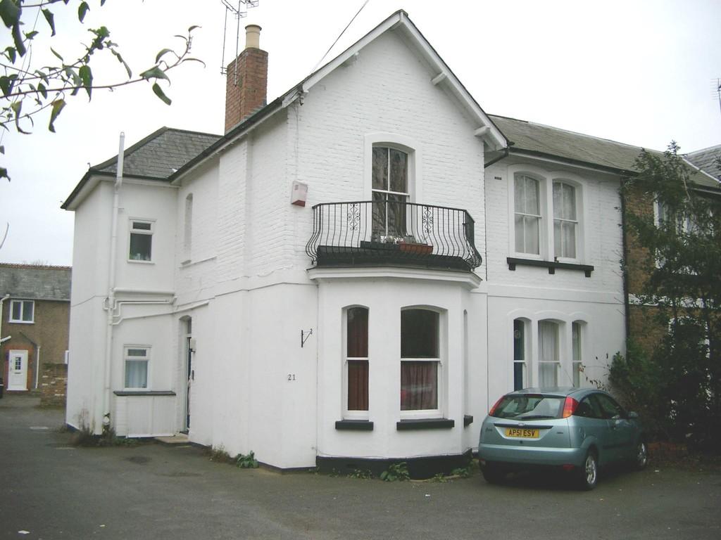 21a Cookham Road front