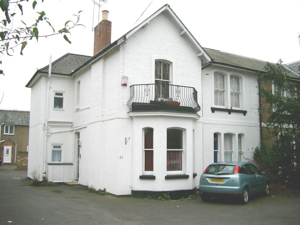 21a Cookham Road front
