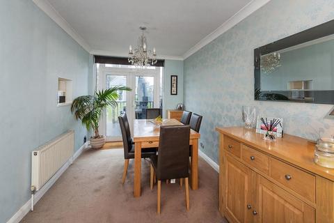 4 bedroom terraced house for sale, Holmsdale Grove, Bexleyheath, DA7
