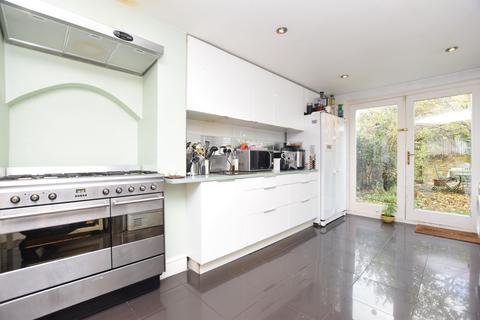 3 bedroom terraced house to rent, Coleman Road Camberwell SE5