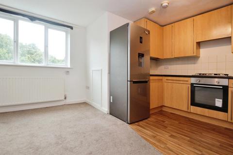 1 bedroom flat to rent, Symons Close Nunhead SE15