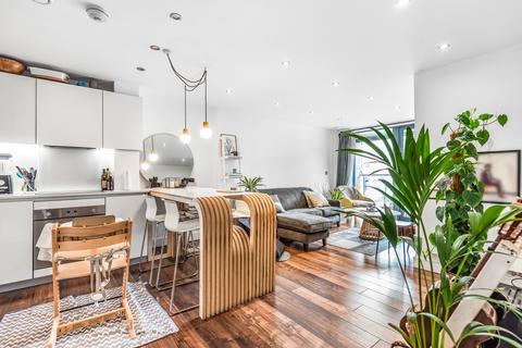 2 bedroom flat to rent, Queens Road Peckham SE15
