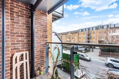 2 bedroom flat to rent, Queens Road Peckham SE15