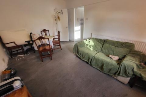 2 bedroom terraced house to rent, Wadesmill Walk, Manchester, M13 9UX
