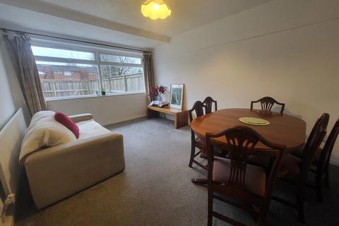 2 bedroom terraced house to rent, Wadesmill Walk, Manchester, M13 9UX