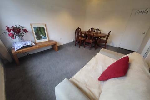 2 bedroom terraced house to rent, Wadesmill Walk, Manchester, M13 9UX