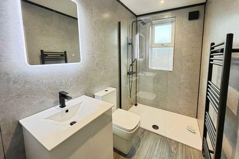3 bedroom terraced house for sale, Vickerman Street, Halliwell