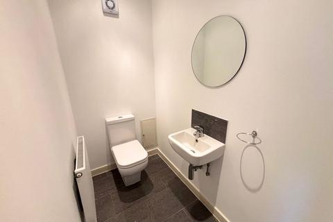 3 bedroom terraced house to rent, Church Road, Sutton