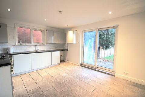 4 bedroom semi-detached house to rent, Blenheim Road, Harrow